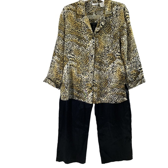 Secret Treasures Other - Secret‎ Treasures Pajama Set Womens Medium Satin Animal Print Top Black Bottoms